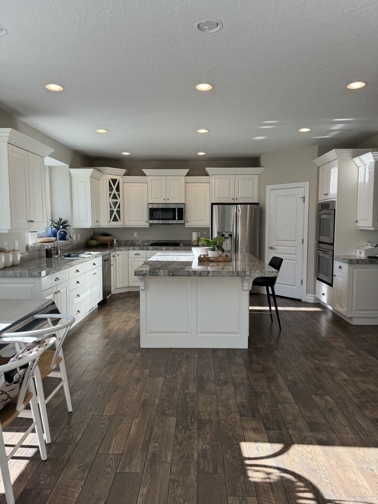 Kitchen before the Corner Canyon Home remodel