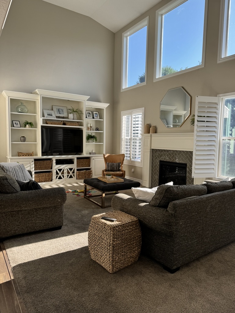 Living room before the Corner Canyon Home remodel